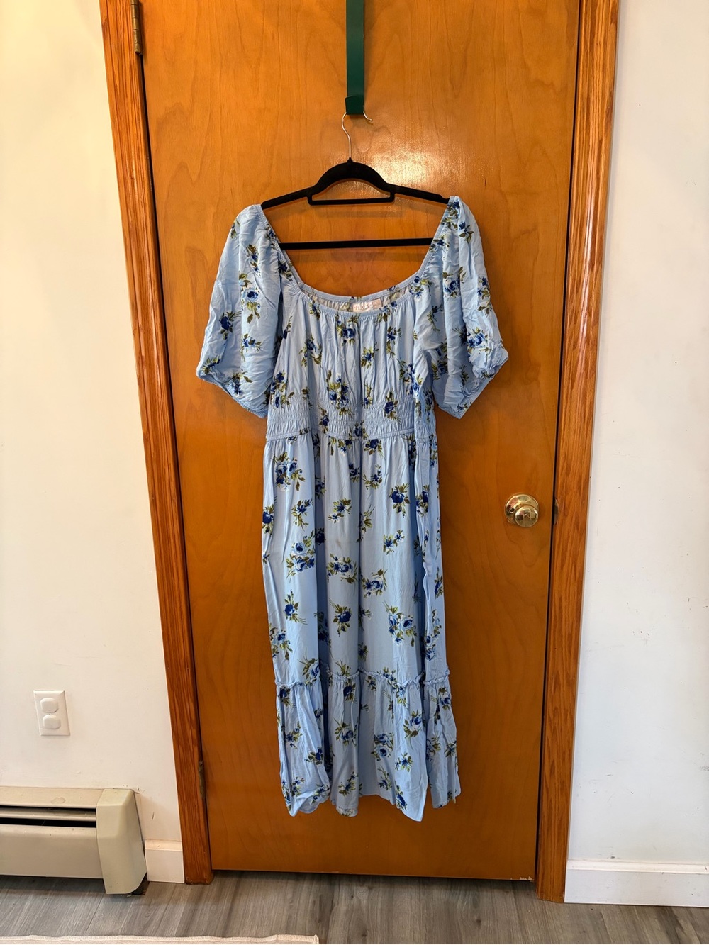 New XXL Light Blue Floral Midi Dress with Puff Sleeves